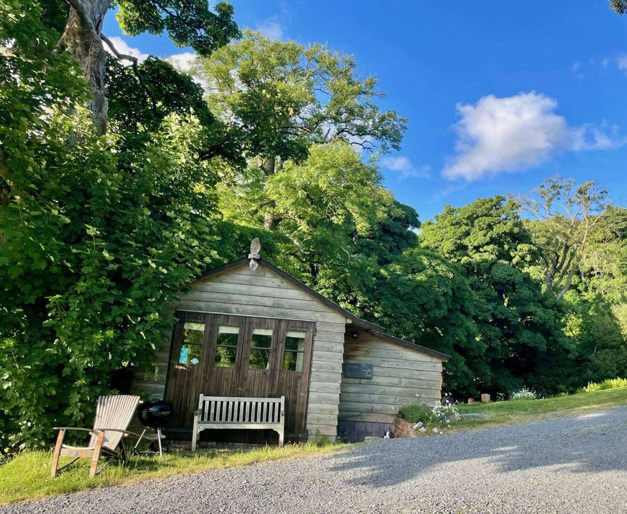 Villa Faraway Follies Llandegla Exterior foto